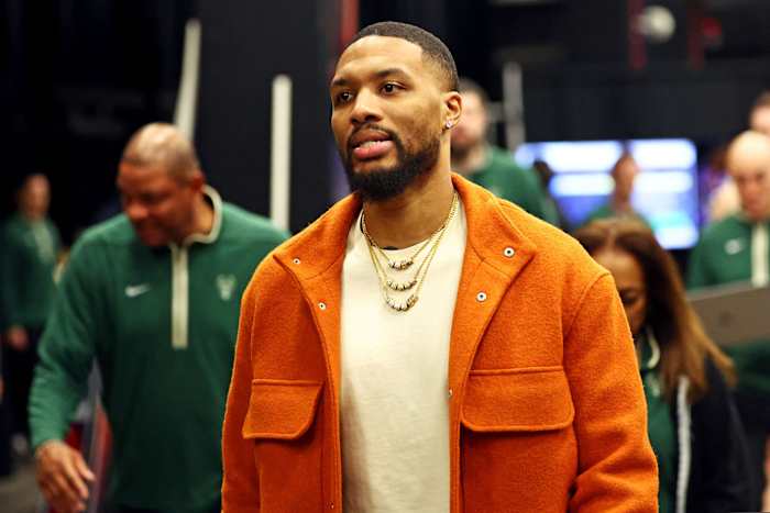 Milwaukee Bucks guard Damian Lillard (0) walks to the locker room at halftime of the game against the Phoenix Suns 